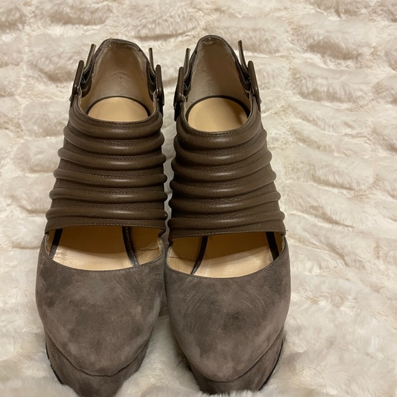 Christian Louboutin Bye Bye 160 Veau velour/Calf - EUC. Size 37 - Picture 6 of 6